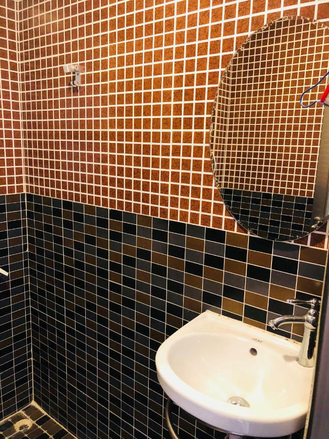 Chung Kiu Come Inn Гонконг Экстерьер фото